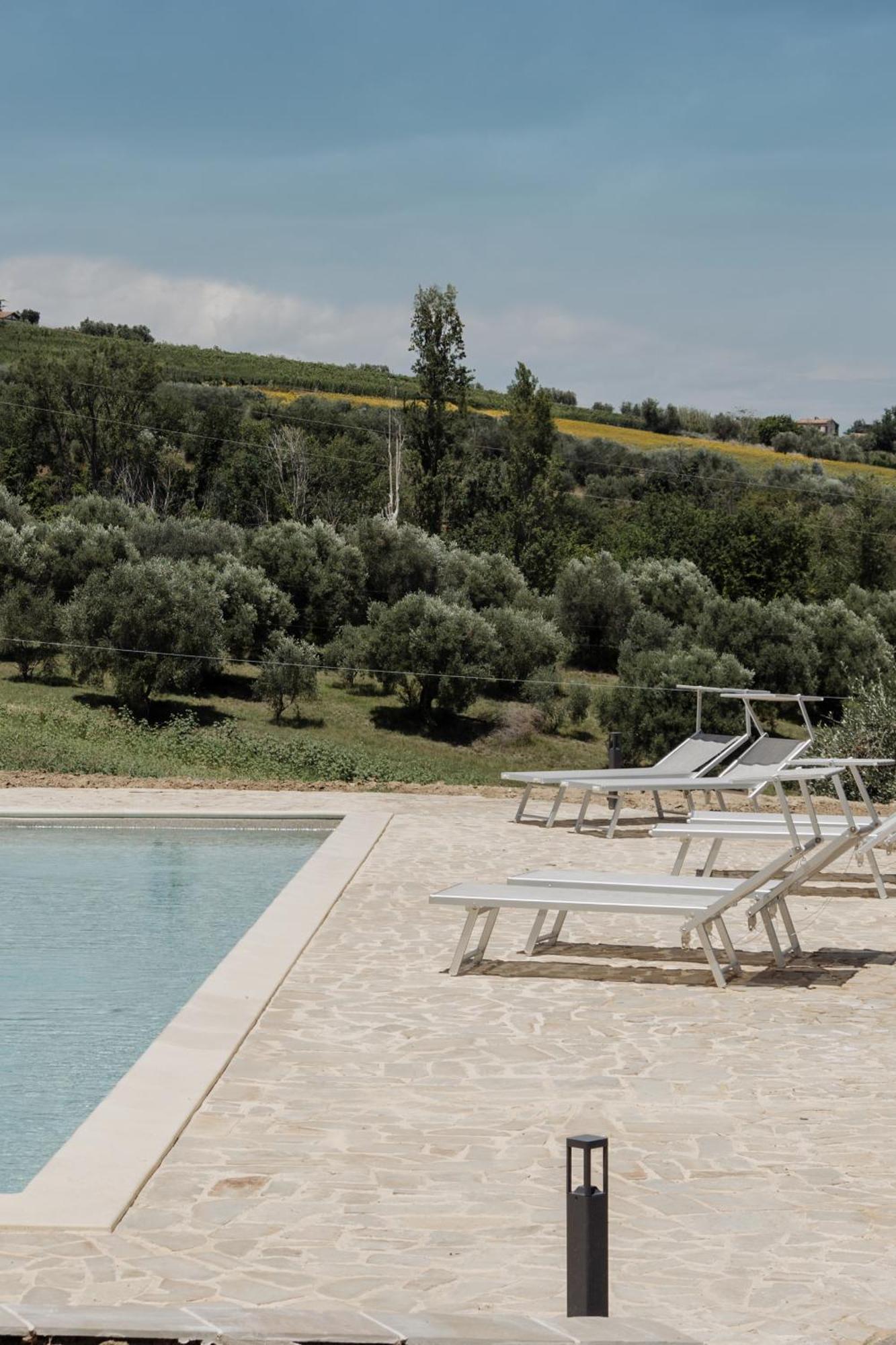Agriturismo Qui Voglio Monte Roberto Exteriér fotografie